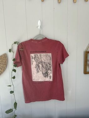 Vintage Faded Red Winter Harbor Maine Map T-Shirt